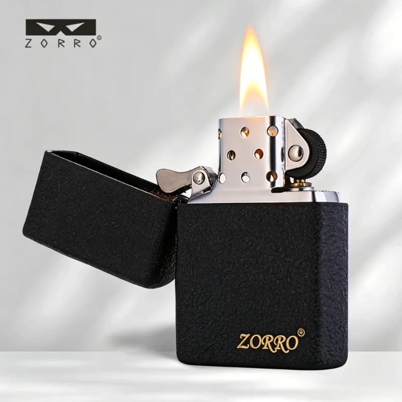 Nuova Collezione 2026 ZORRO: Accendini di Alta Gamma Antivento a Cherosene con Logo Nero Opaco, Regalo Classico Personalizzato per Uomo