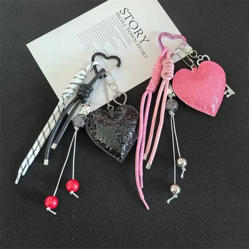 Portachiavi a Forma di Cuore, Charm per Borsa con Nappa Intrecciata, Anello Portachiavi in Stile Punk Estetico