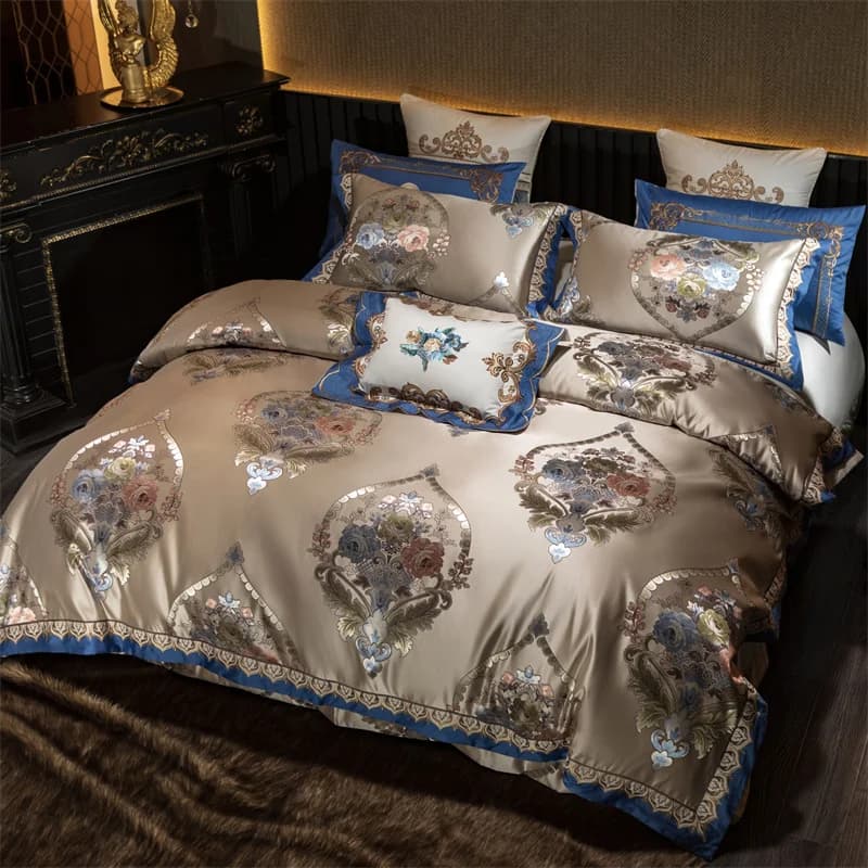 Set of Egyptian Cotton Bed Linens Luxury European Style with Jacquard Embroidery, Copripiumin, Bed Sheet/Lenzuolo with Corners and Loyalty