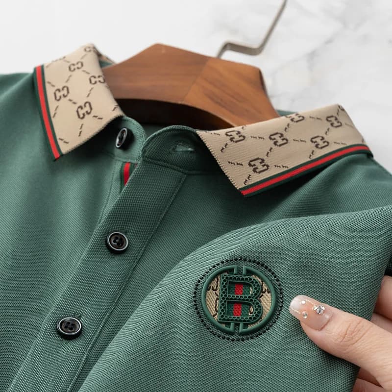 Polo da Uomo Estivo in Cotone di Ultima Generazione con Colletto Raffinato, Comoda e Traspirante, per Business e Golf, a Maniche Corte, con Distintivo Elegante