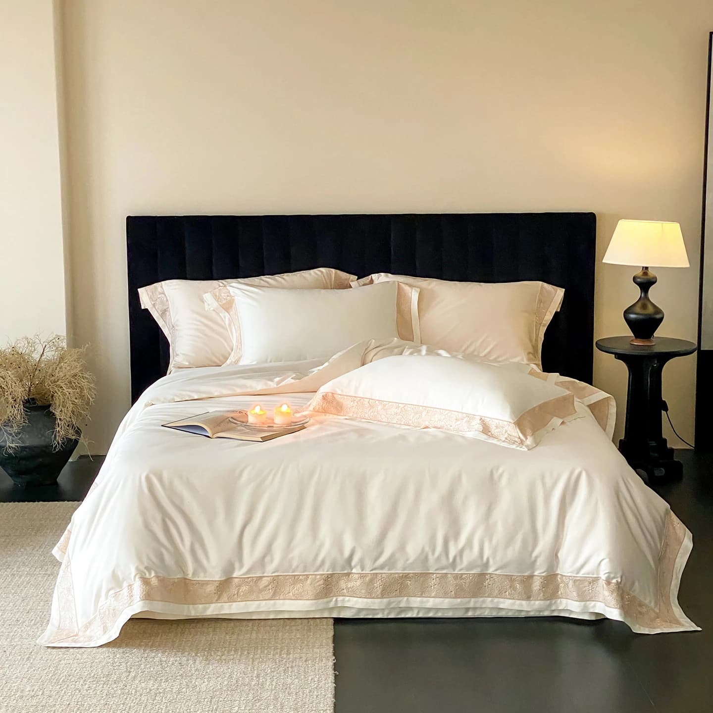 Luxury Bed Linen Set with Simple Floral Embroidery, Largo Edge, 1000TC Egyptian Cotton, Cushion, Bed linen, Bed linen with Corners, Loyalty, 4 Pieces