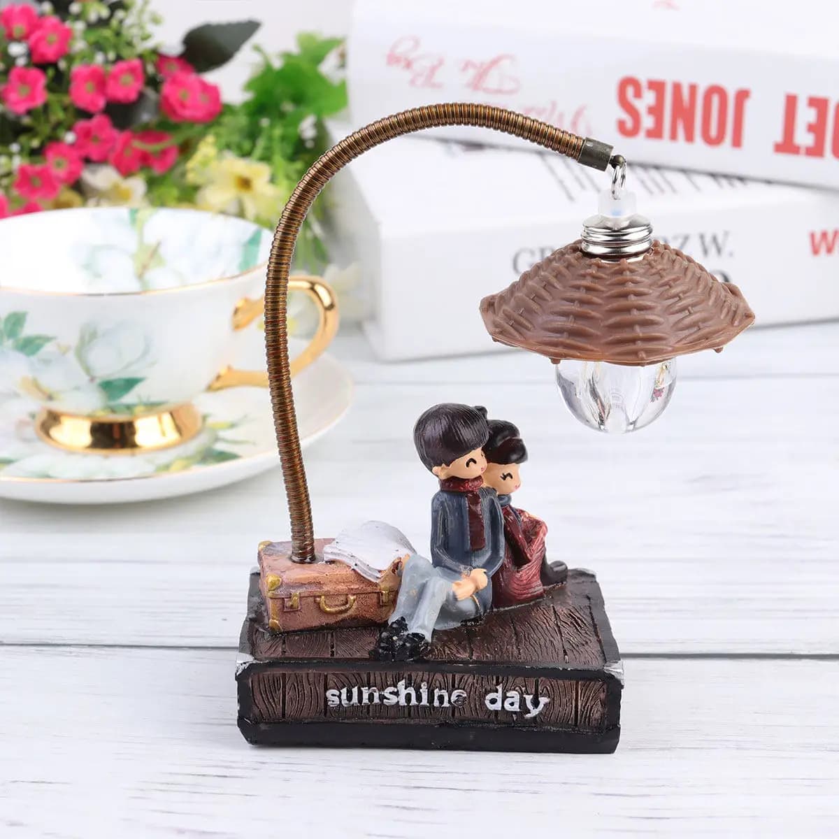 Exquisite Couple Night Light Statue Lamp for Bedroom Living Room Study Desk Decoration Romantic Bedside Light Gift for Boyfriend