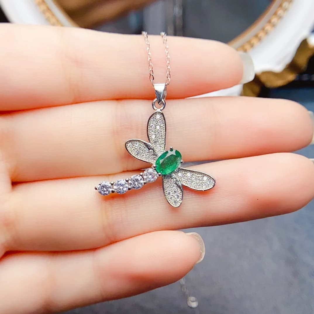 FS 4*6mmNatural Emerald Dragonfly Pendant Necklace S925 Sterling Silver Fine Charm Wedding Jewelry for Women Certificate MeiBaPJ