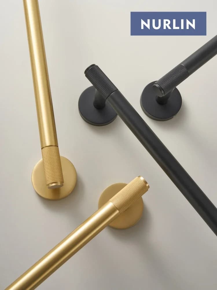 Nurlin Serie in ottone zigrinato Accessori da bagno Raccordi Porta asciugamani Gancio Porta carta igienica Nero Oro