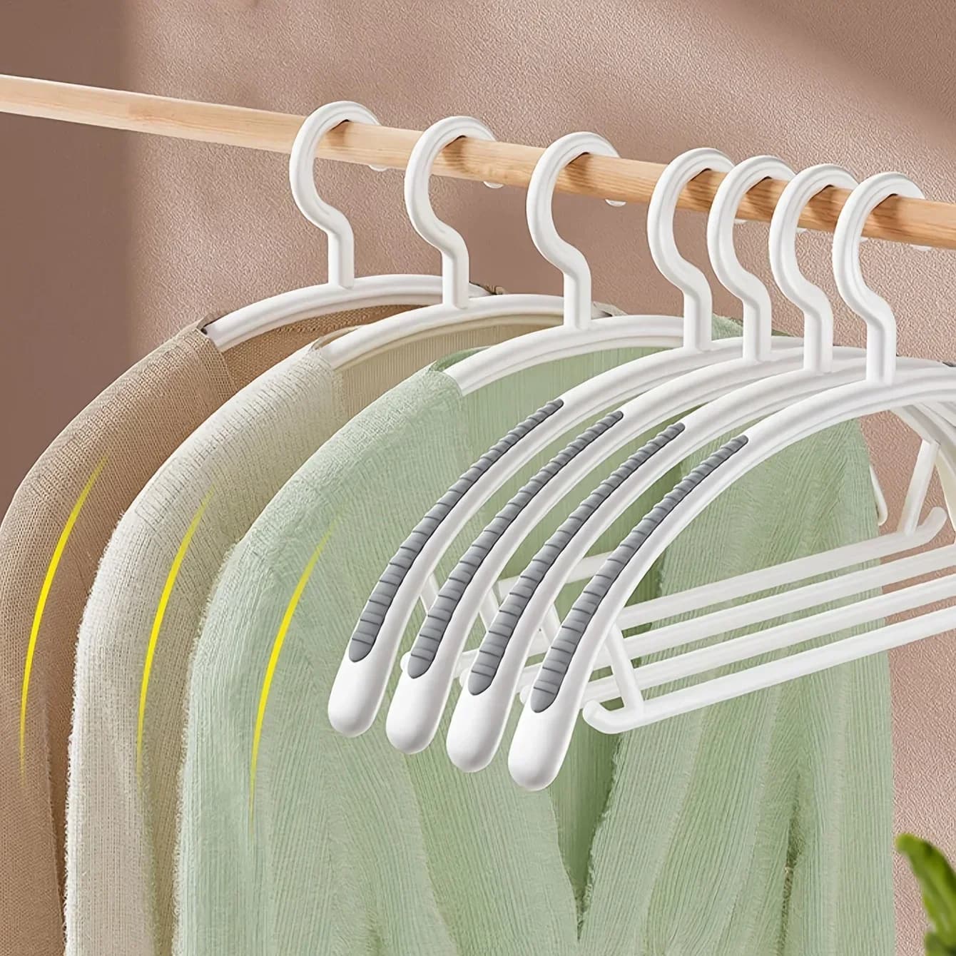 New set of 2/14 pieces of anti-slip clothes hangers for home use, thick and wide plastic coat hangers for drying clothes, for wholesalers