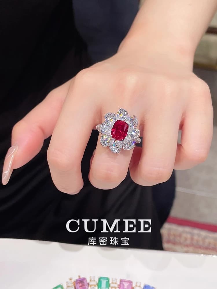 CUMEE Women's Ring with precious stone CZ red pigeon blood Ring with synthetic ruby cultivated of European and American brand. Gold Plated Silver