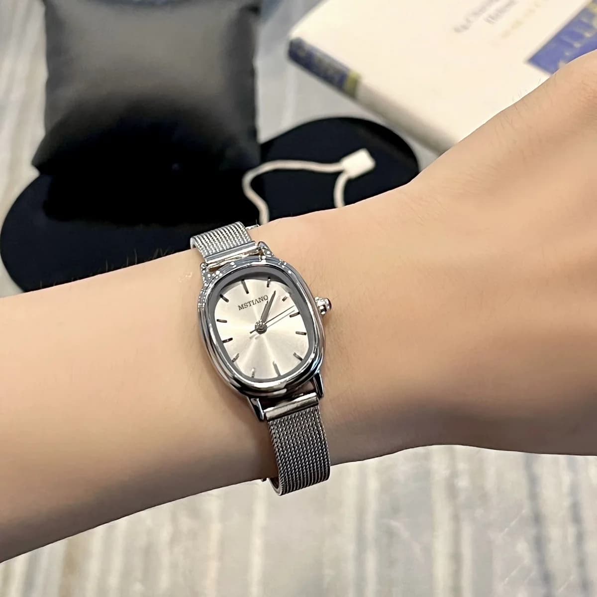 Simple Small Oval Dial Green Watch Simple Stainless Steel Wrist Watch Quartz Wrist Watch For Brand Luxury Girl Gifts------------