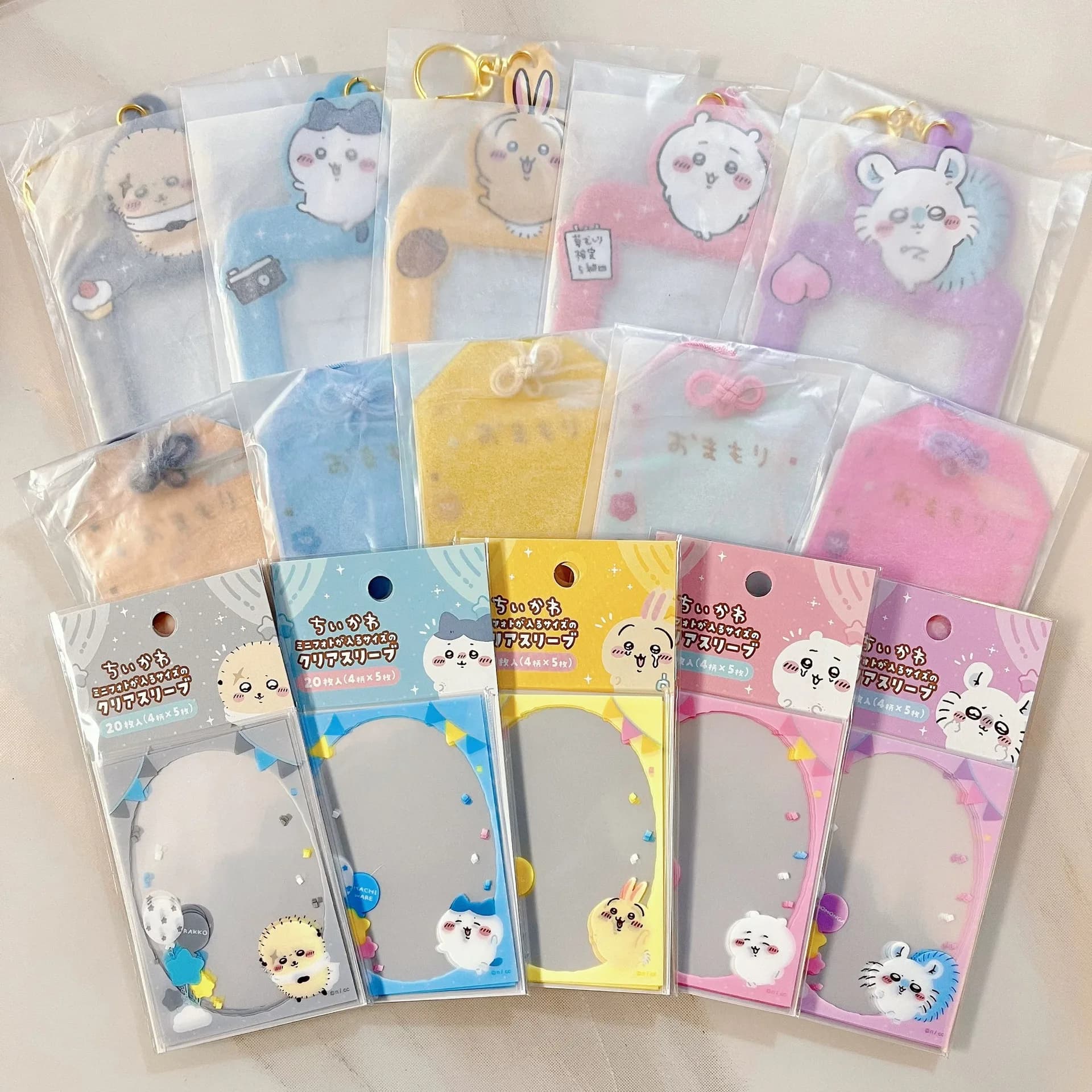 Chiikawa Usagi Hachiware Momonga Set di custodie per carte trasparenti Simpatico protettore di carte trasparente per idole da collezione e carte collezionabili