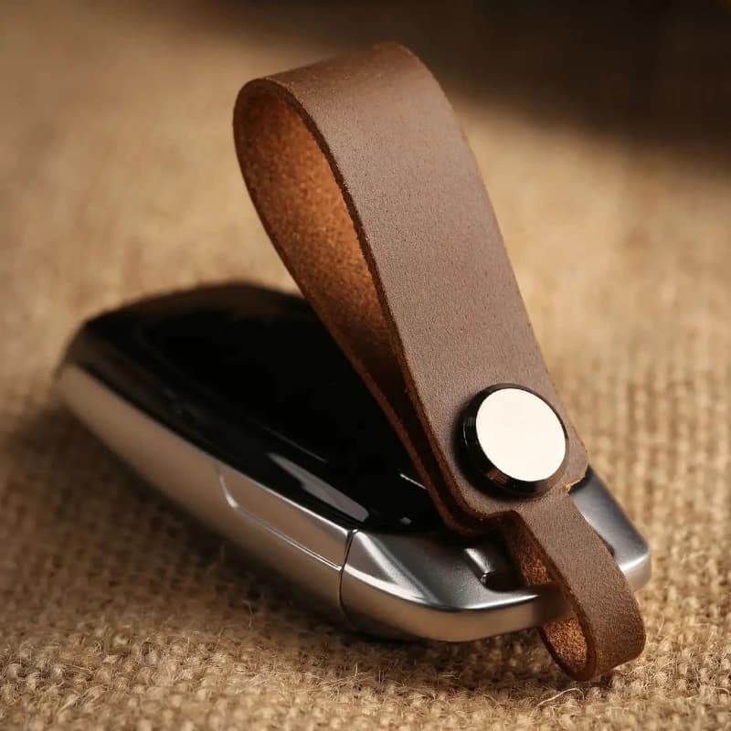 Personalized LOGO Men's and Women's Genuine Leather Keyring Vintage Customize Car Name Keyring with Laser Engraving Name Keyring Ring