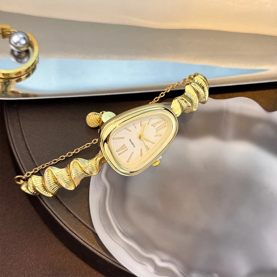 Elegant snake-shaped quartz watch. Fashionable European and American style. Class fashion accessory with luxury Roman numerals