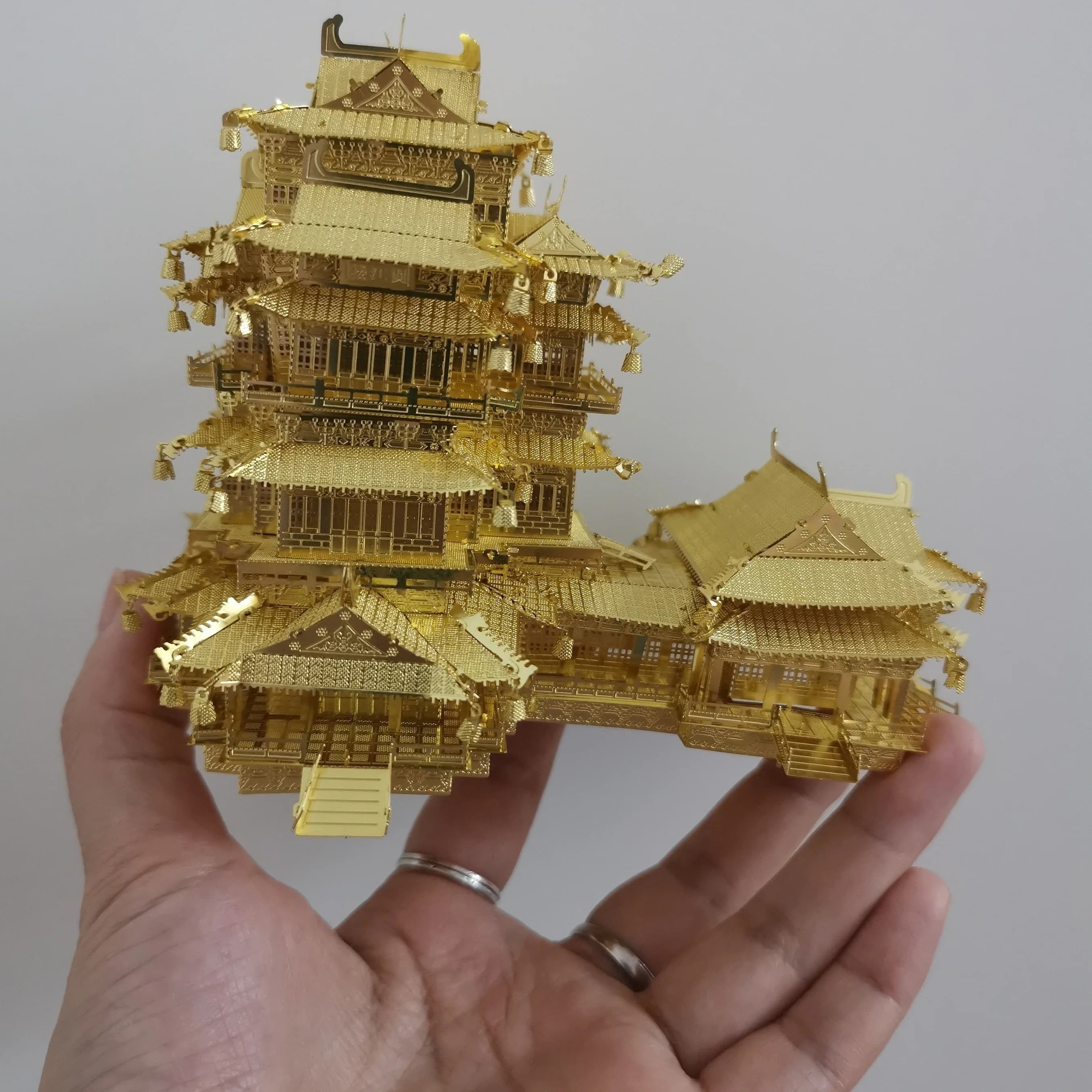 Modello della Torre Yuejiang, puzzle 3D in metallo, modello fai-da-te tagliato al laser, modello a incastro per adulti, giocattoli educativi, decorazione da scrivania