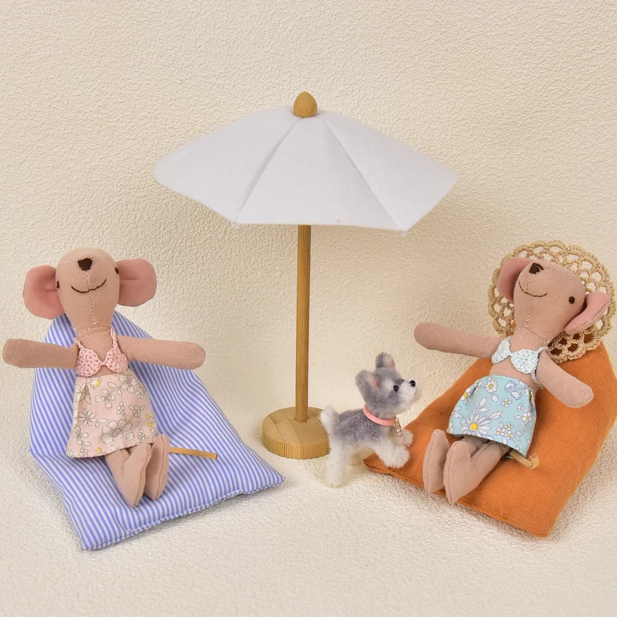 13 cm beach shorts, bikini mouse-shaped toy, suitable for miniature doll house decoration