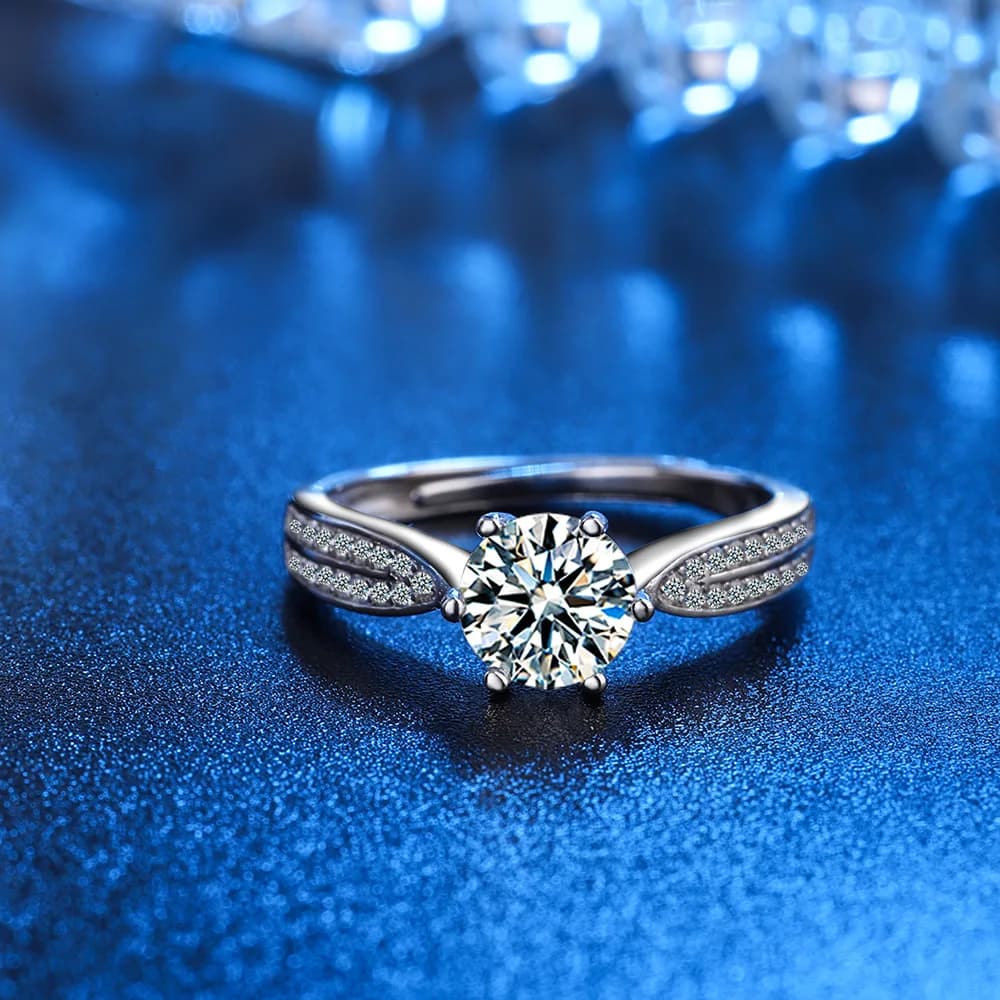 Nuovo anello Moissanite da 1 ct in argento sterling 925 di alta qualità per le donne Gioielli da sposa Anello di fidanzamento con fascino per feste