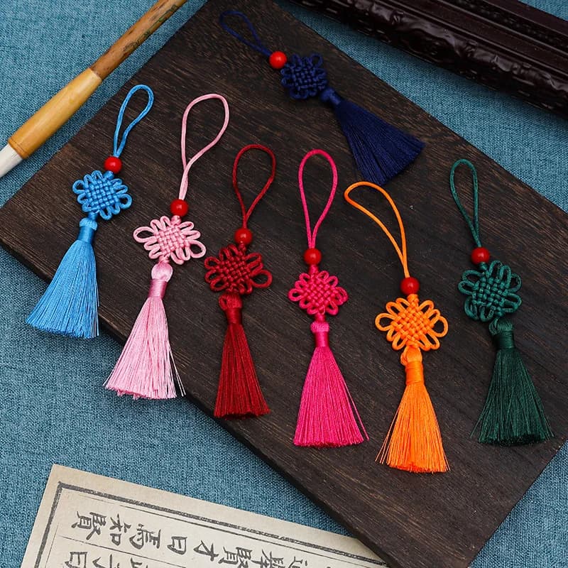 Handmade woven Chinese knot tassel bookmarks USB flash drive keychains, clothing curtain pendants ornaments, jewelry pendants