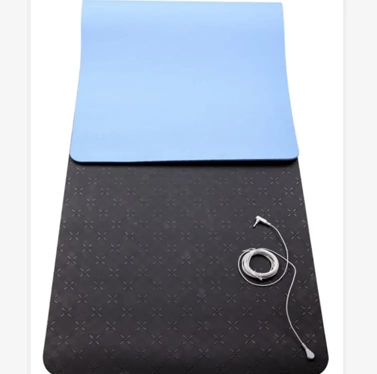 Portable yoga mat with grounding in color TPE for home exercises