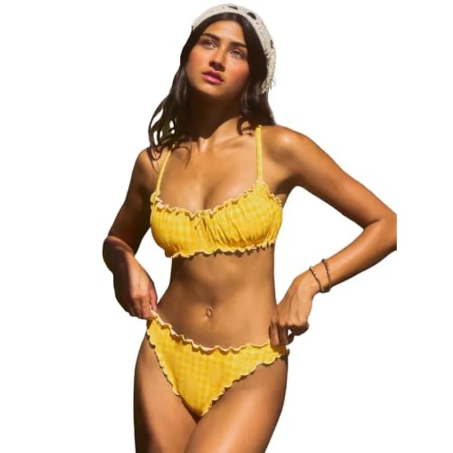 CUPSHE Set bikini da donna in due pezzi, costume da bagno con scollo rotondo e volant, costume da bagno con schiena incrociata e allacciatura a nodo, Sweet Cheeky