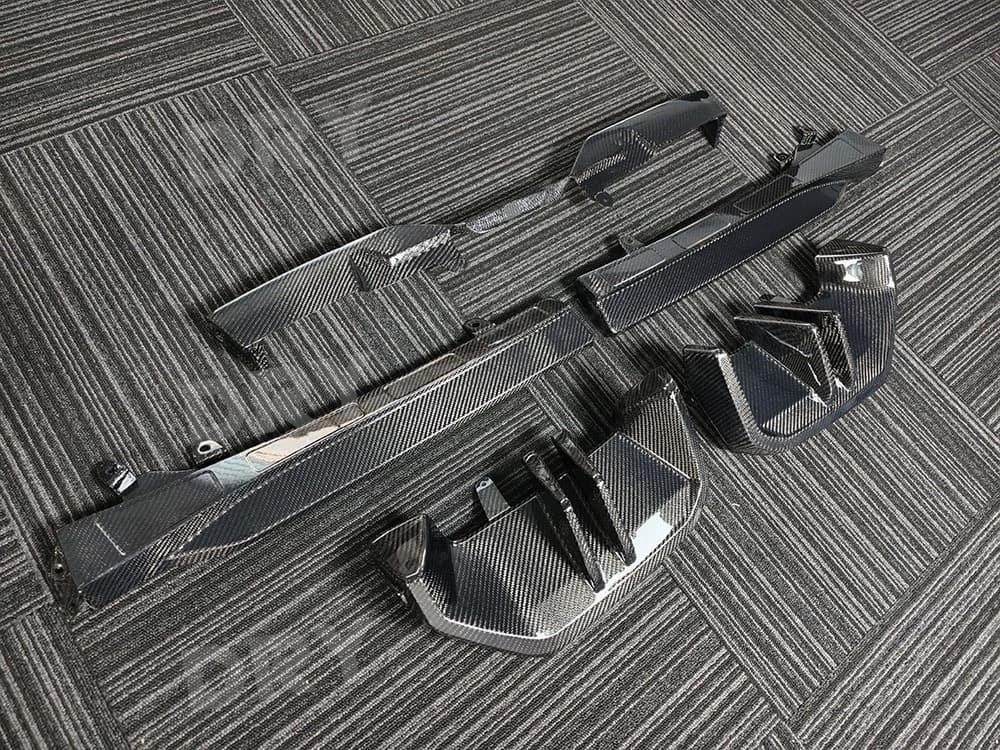 For BMW 5 Series G60 M Sport 2024+ Dry Carbon Fiber Rear Diffuser Bumper Lip Spoiler Guard FRP Rear Diffuser Body Kits