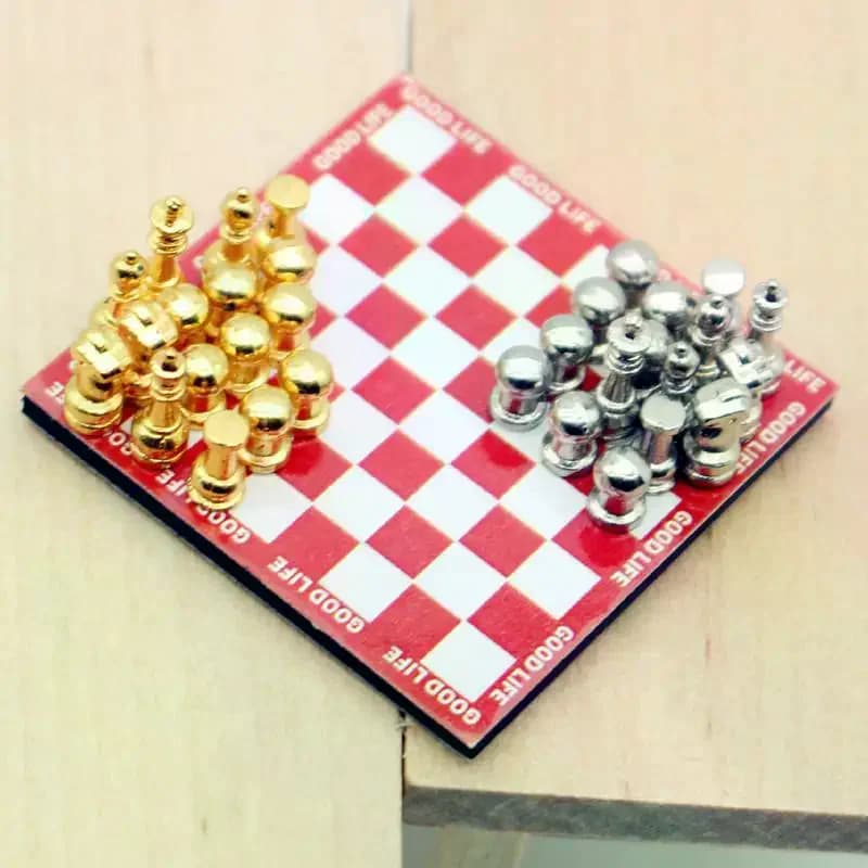 1 Set Scene Decoration 1:12 Dollhouse Miniature Simulation Magnetic Mini Chess Board Game Red Table Model For Doll Accessories