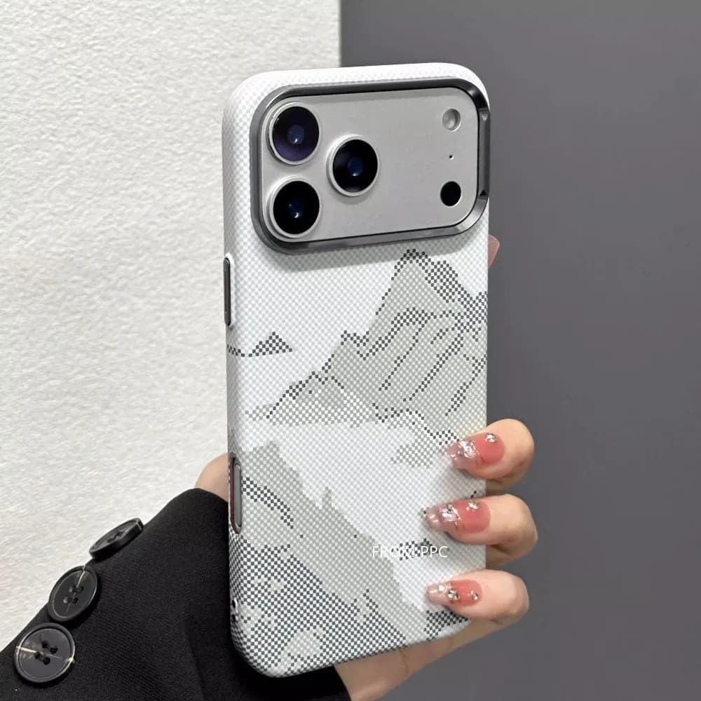 Custodia magnetica Snow Mountain per iPhone 17 Pro Max Magneti per PC rigido in fibra di carbonio nella cover posteriore Guscio di protezione dell'obiettivo in metallo per fotocamera