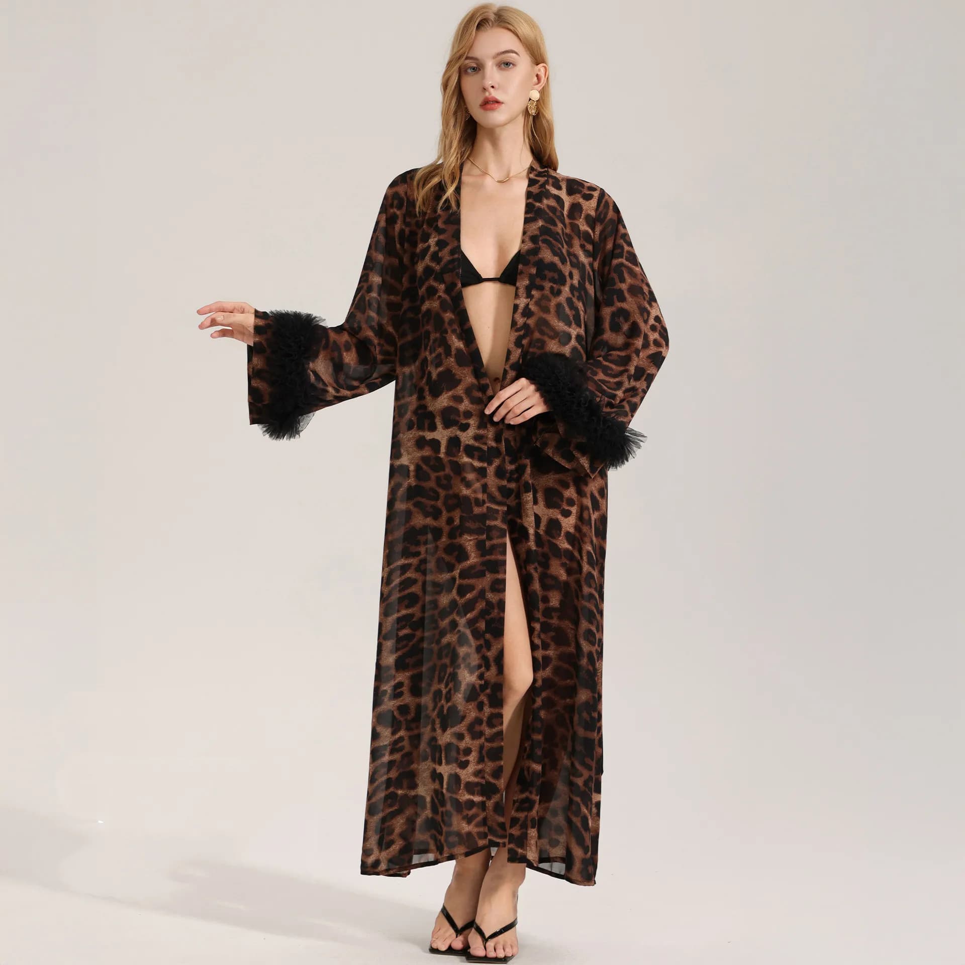 Long night dress in chiffon with feminine leopard print, elegant kimono, bathrobe, large, casual, for the house, pajamas