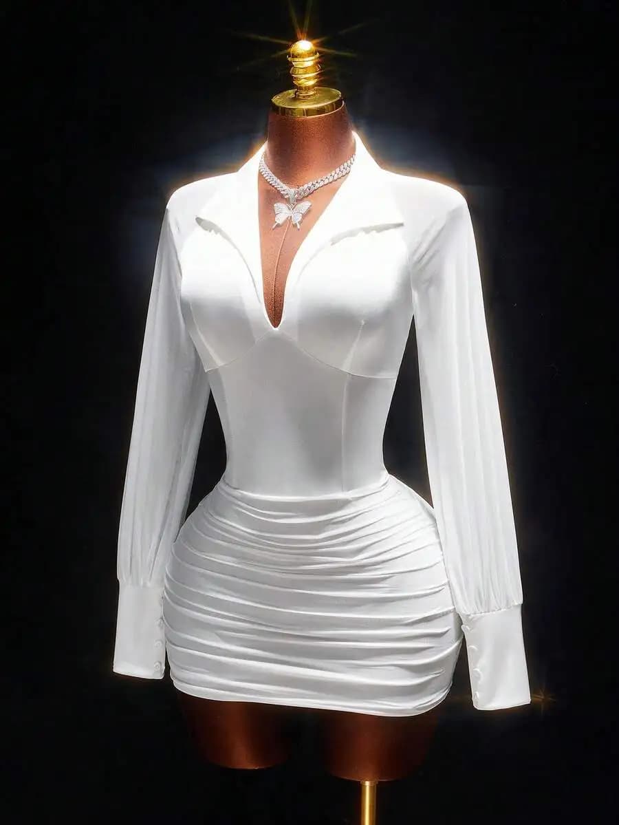 Mini abito bianco da donna con scollo a V e maniche lunghe