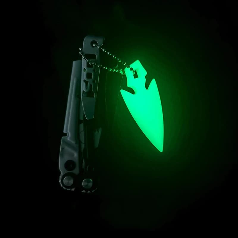 Freccia frontale che si illumina al buio Ciondolo con cerniera luminosa Zaino Portachiavi Verde Blu Fluorescente Ornamento per abbigliamento