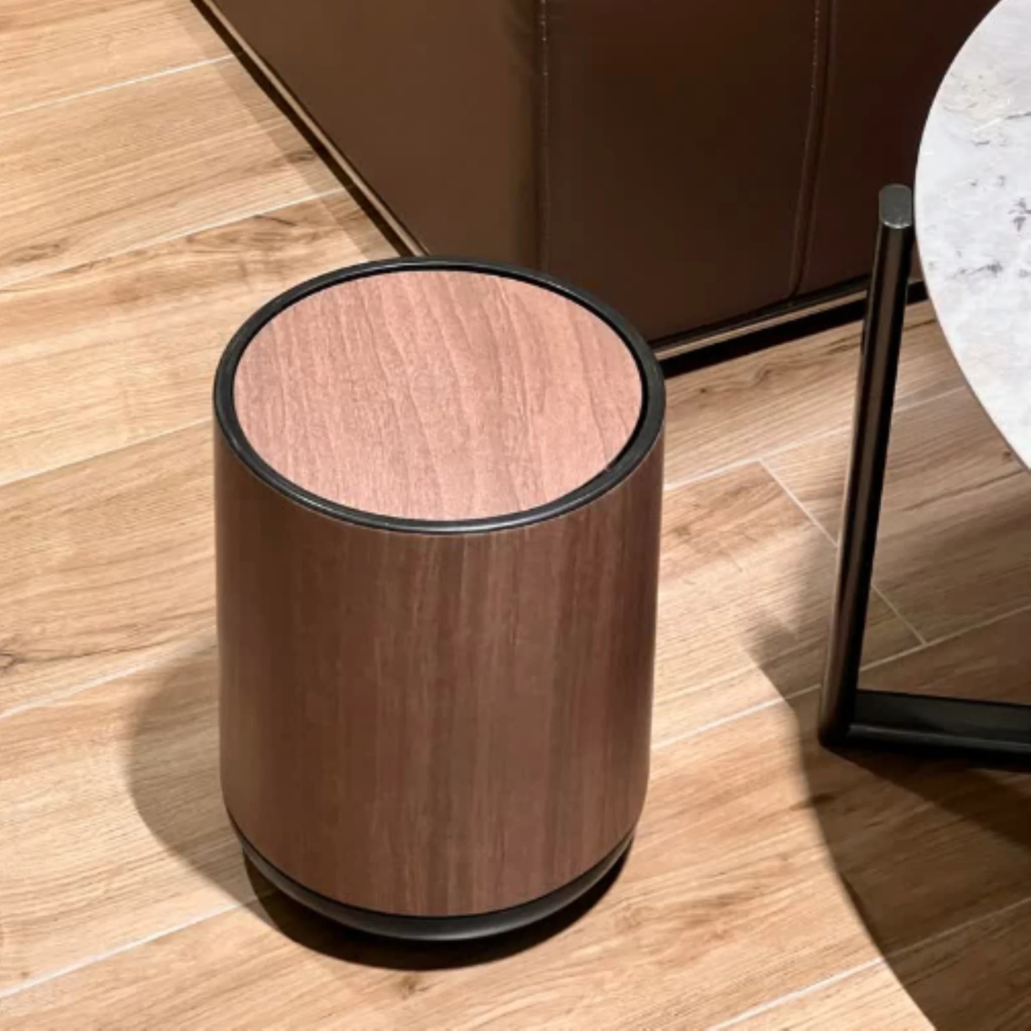 Round Wood‑Grain Flip‑Top Plastic Trash Can, Decorative Lidded Waste Bin with Inner Bucket