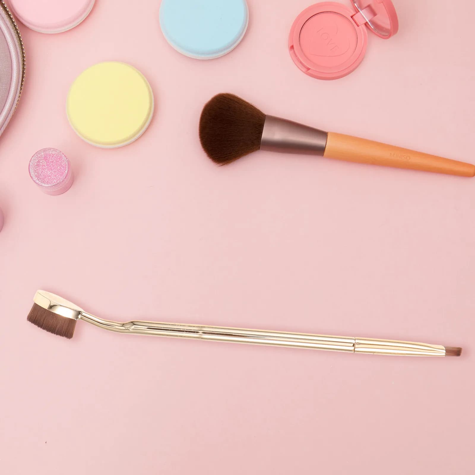 Double Toe Corrector Brush, Robust Brush for Corrector Application Under Eyes, Cream, Umbrella and Lipstick