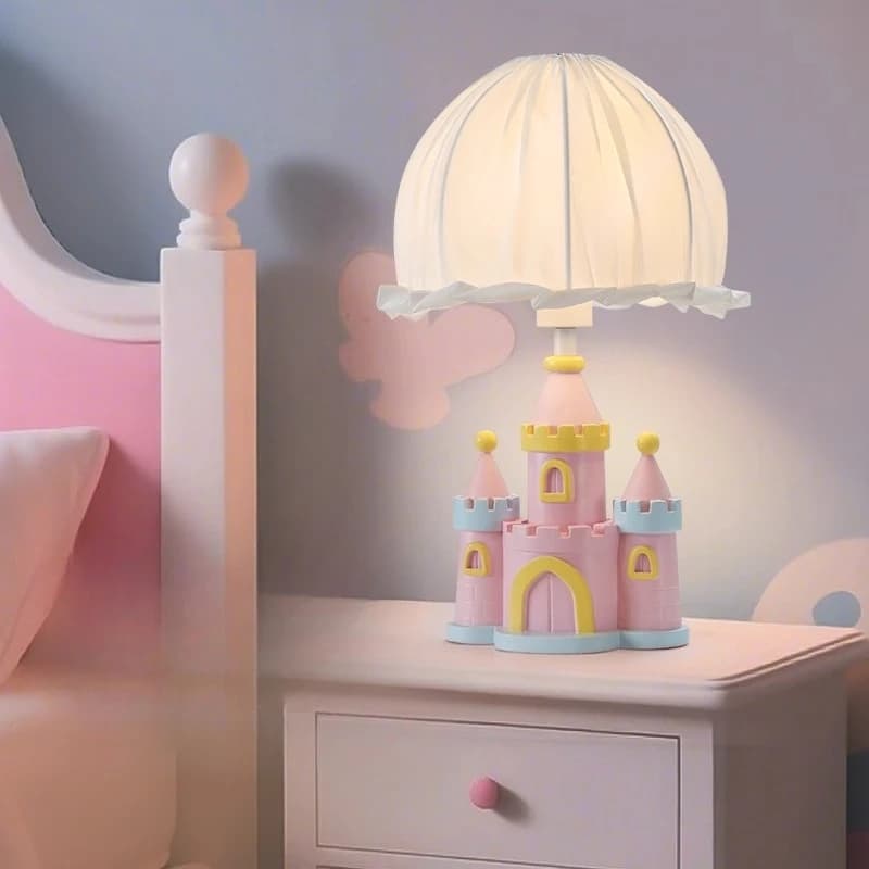 Lampada da scrivania castello in resina rosa stile francese Paralume in tessuto a LED Design creativo Soggiorno Camera dei bambini Lampade da tavolo in famiglia