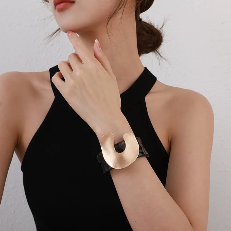 vendita calda gioielli atmosferici spazzolati in metallo originale europeo e americano di fascia alta moda femminile semplice br