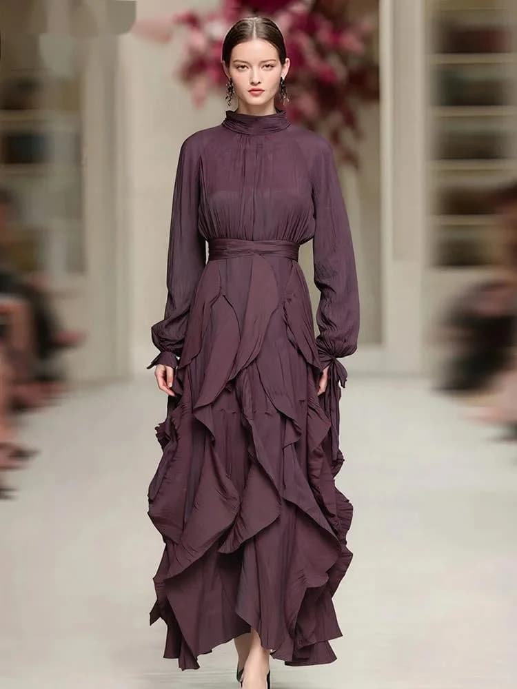 Abito plissettato viola scuro alla moda da donna con collo alto e maniche lunghe con volant multistrato, lunghezza alla caviglia O7IO
