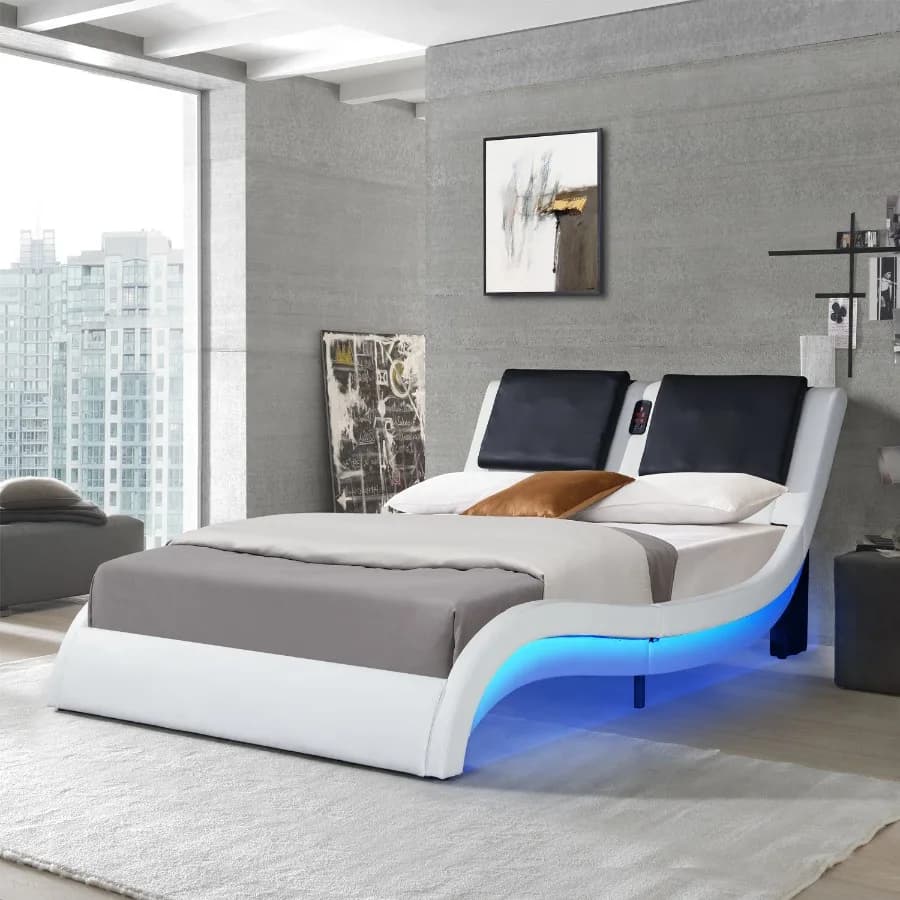 Struttura letto con piattaforma imbottita in ecopelle con illuminazione a LED; Connessione Bluetooth per riprodurre musica con controllo RGB; Schienale vibrante.