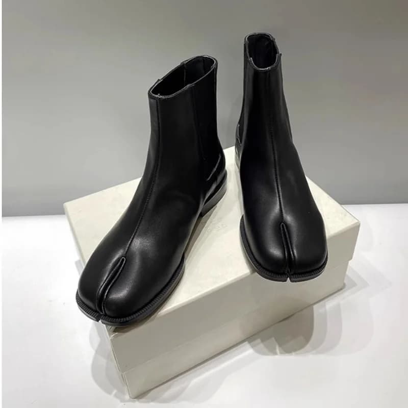 New Fashion Pig Nose Boots Flat Boots Genuine Leather Man Casual Shoes Slip On Unisex Shoes Tabi Shoes Man's Cool Split Boots