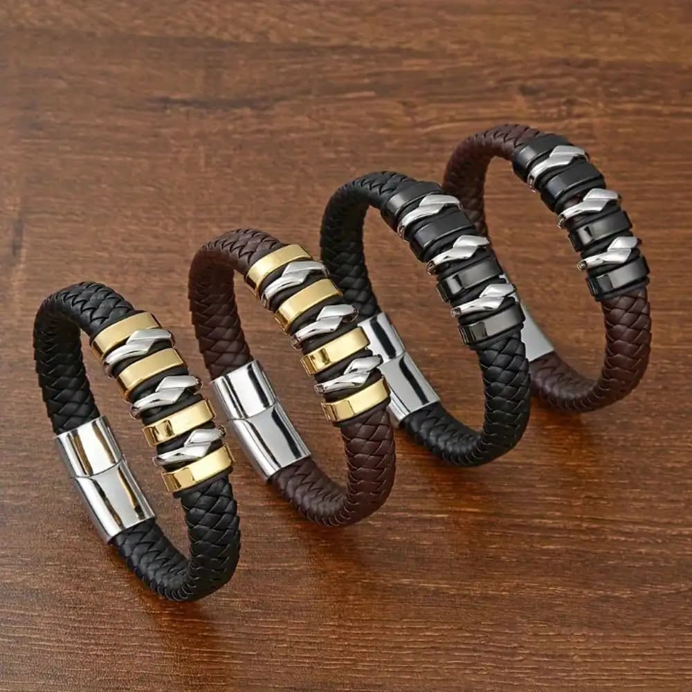 Bracciale da uomo in pelle PU intrecciata con dettagli in metallo, design a polsino regolabile