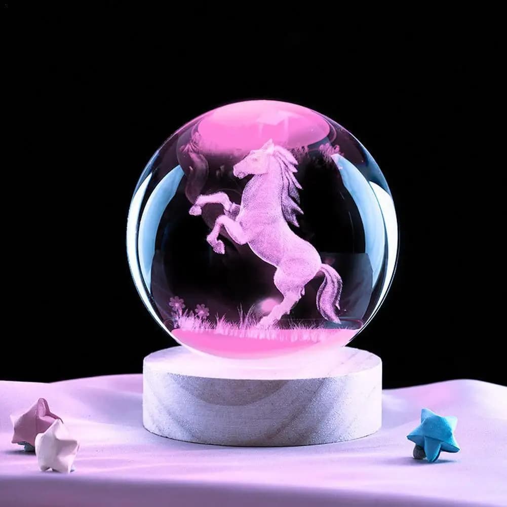 Sfera di Cristallo a Forma di Cavallo 2026 con Supporto LED, Incisione Laser, Decorazione in Vetro, Oggetto Scenico Fotografico