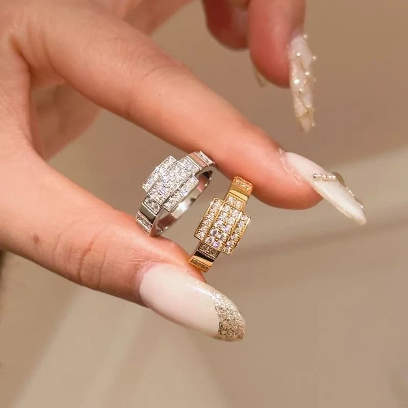Anelli di diamanti intarsiati di fascia alta di lusso leggero per le donne in argento 925 squisito anello quadrato scintillante gioielli da festa in stile coppia