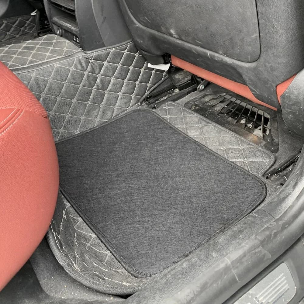 Universal Car Mats 2/4 Front and Rear Parts for SUVs, Berlin and Vans - Internal Protection