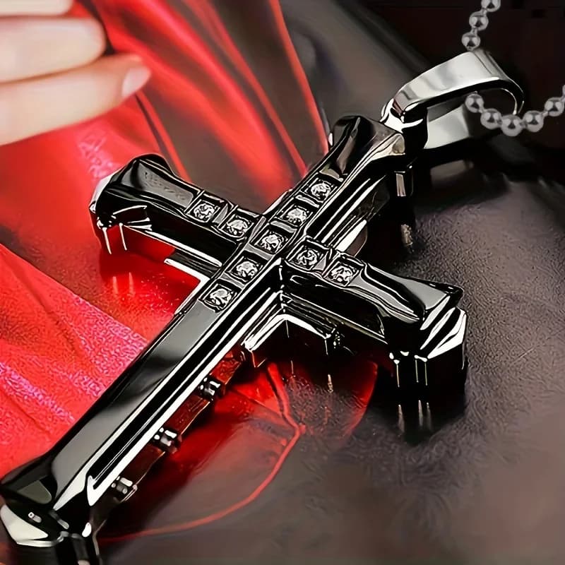 Collana con Croce Cavaliere Oscuro per Uomo e Donna, Stile Trendy, Creativa e di Tendenza