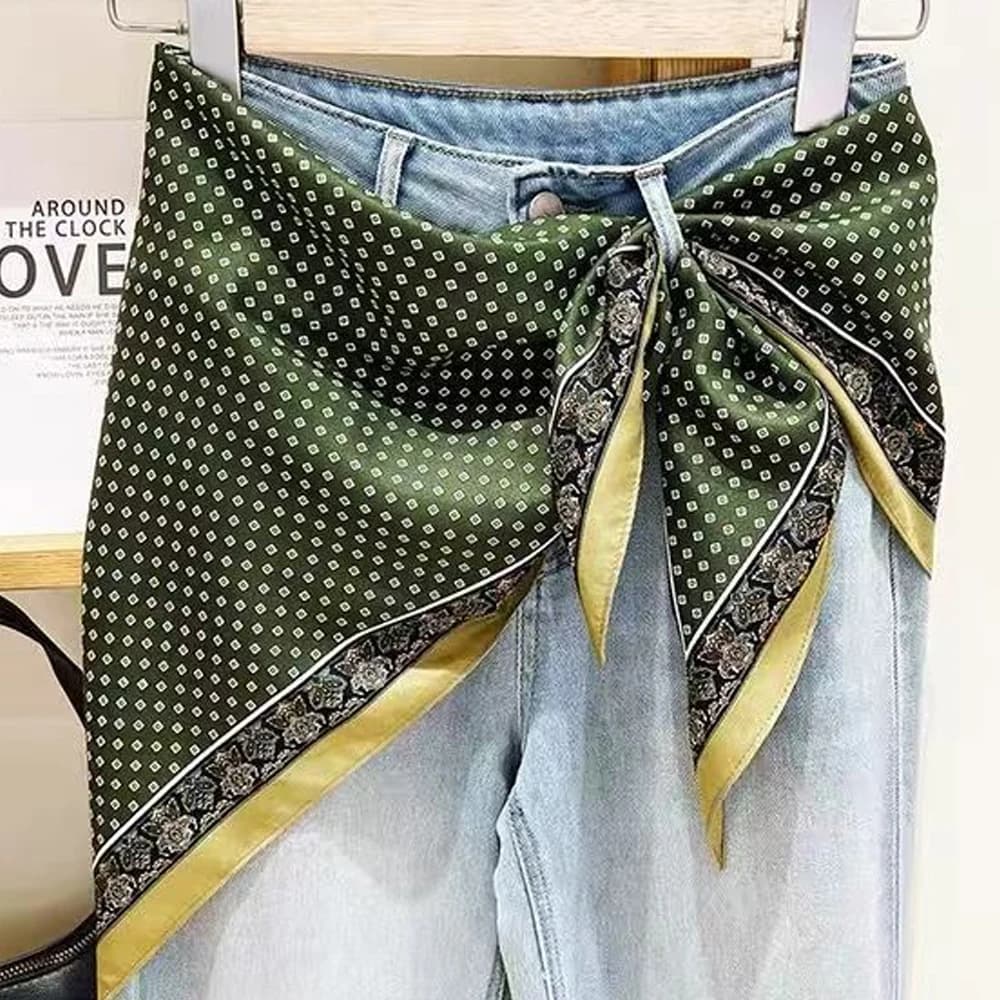 Foulard Triangolare da Donna alla Moda, Nuovo Accessorio di Nicchia di Alta Gamma, Sciarpa Versatile per Jeans e Cinture