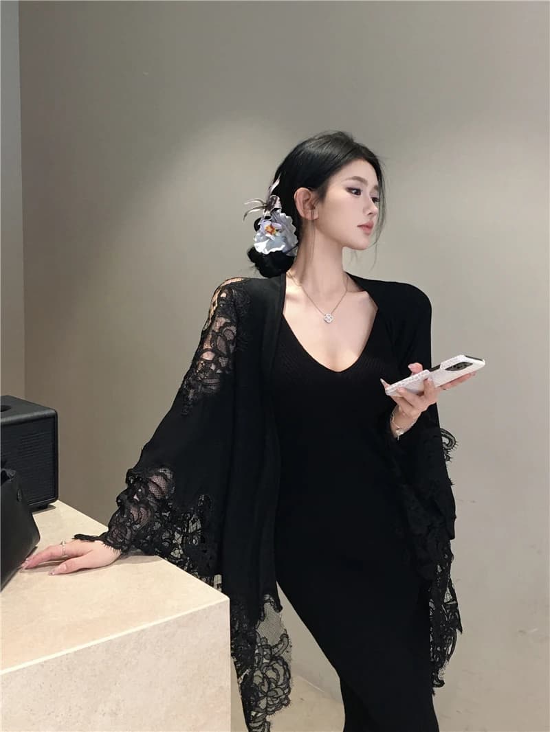 Set Invernale da Donna con Cappotto in Maglia Nero con Inserti in Pizzo e Collo a Cappuccio, Abito Lungo con Cintura, Completo Due Pezzi Stile Casual per il Lavoro