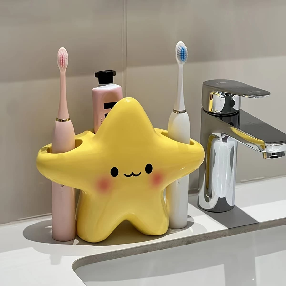 Simpatico portaspazzolino a forma di stella, organizer da bagno indipendente con design carino per il viso, spazzolino e dentifricio salvaspazio
