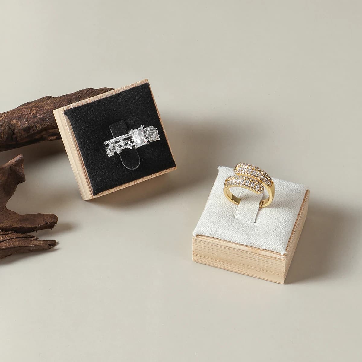 1pc Pearled velvet ring holder Market Jewelry Display Solid Color Travel Wedding Ring Box Wooden Jewelry Show Props Ring Holder