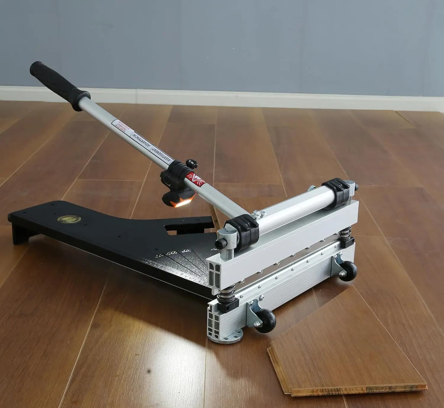 Taglierina per pavimenti in vinile da 13 pollici con ruote per tagliare facilmente in angolo e a lunghezza variabile - Taglia vinile, legno ingegnerizzato, LVP, LVT, VCT, SPC, WPC