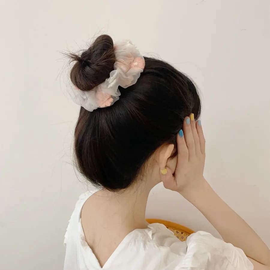 Fasce per capelli ricamate alla moda Corda per capelli in seta Copricapo floreale oversize Accessori per capelli Scrunchie Fascette elastiche per capelli in filato netto