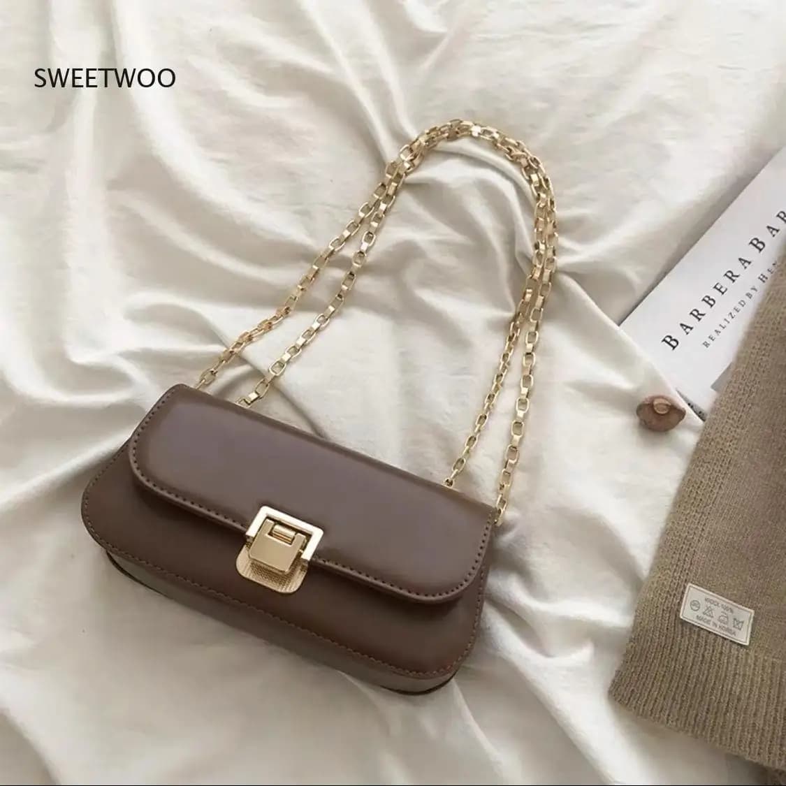 Women Retro Chain Shoulder Bag with Gold Lock Casual Mini Crossbody Purse for Ladies