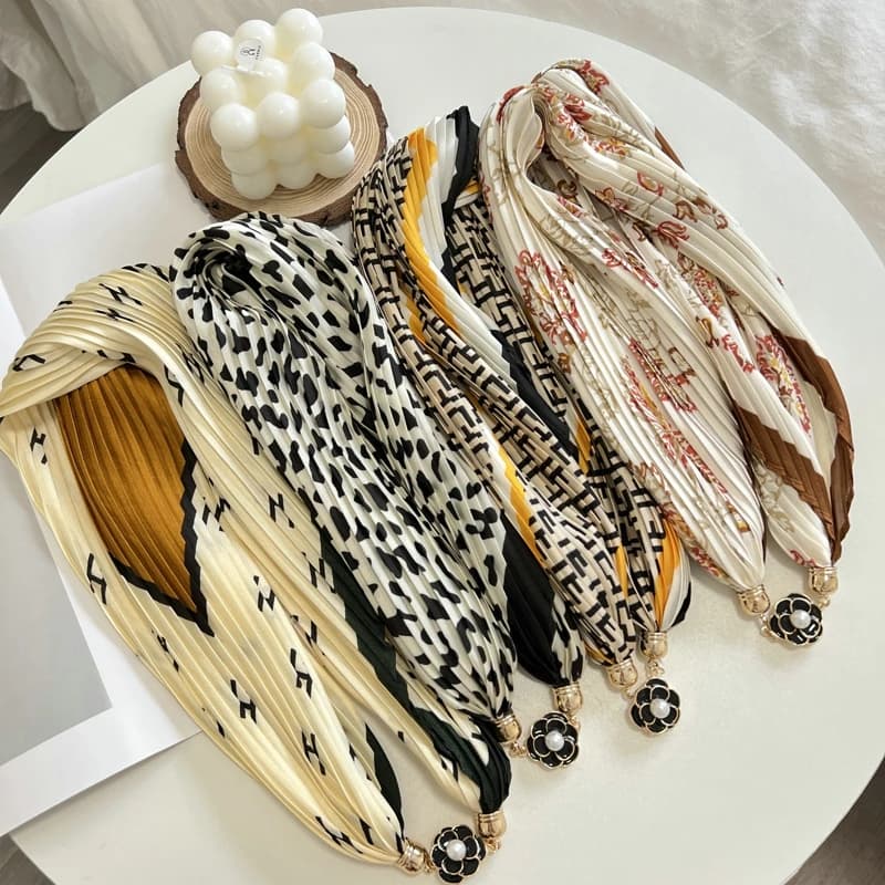 Fashion Magnet Buckle Neck Handkerchief Solid Silk Scarf Woman Slim Fabric Hand Wrist Bag Scarves Necklace Accessories for Women