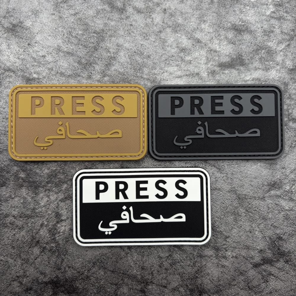 Patch in PVC con logo a lettera, distintivo in gomma morbida con effetto fosforescente, chiusura a strappo sul retro, adatto per borse, zaini, gilet e decorazioni per abbigliamento, adesivi e toppe ricamate