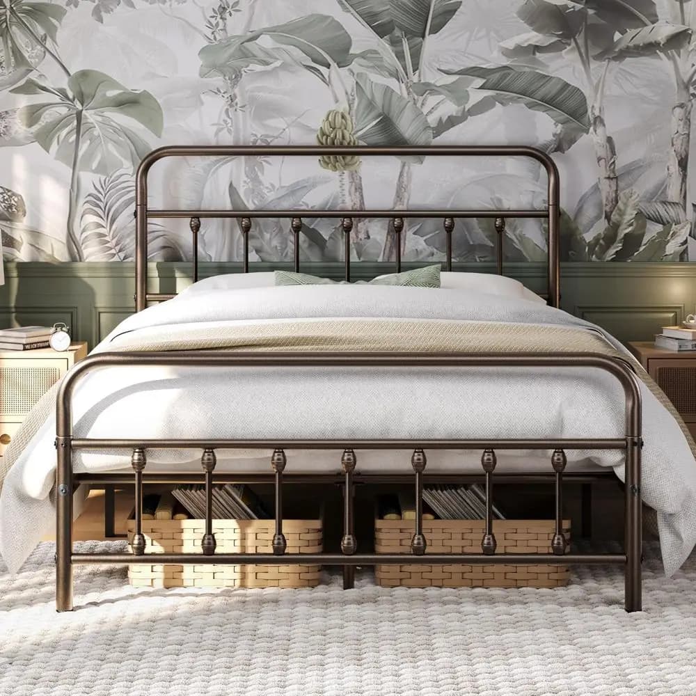 Classic metal bed base with wrought iron headboard and pediera Victorian style, container under the bed, without box.