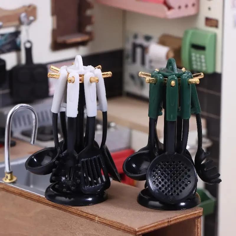 1Set Casa delle bambole in miniatura Appeso Utensili da cucina Mini Simulazione Spatola Utensili Modelli Casa delle bambole Cucina Scena Decor Puntelli-Giocattolo