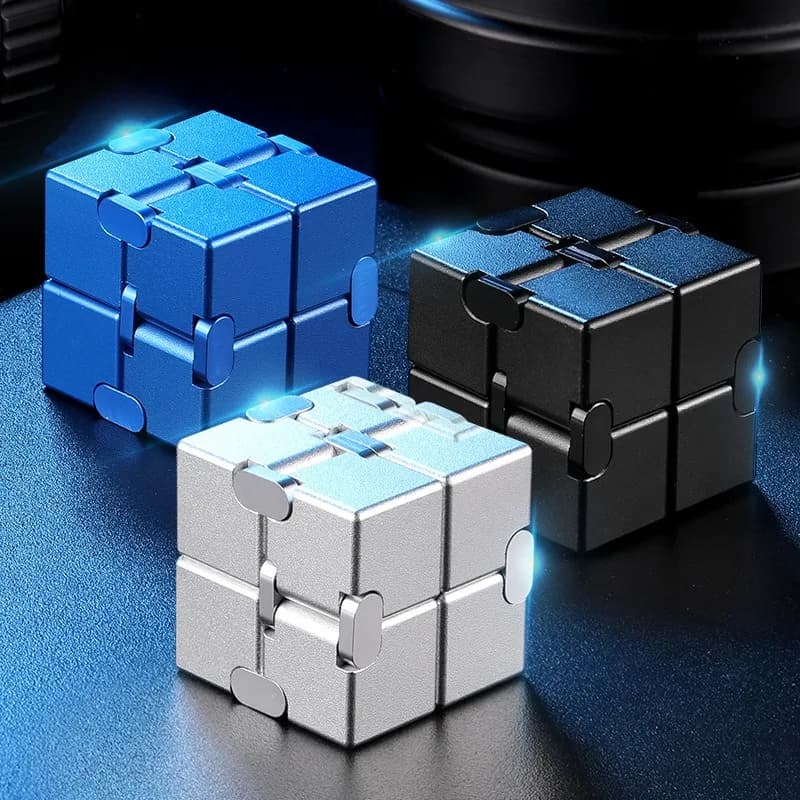 Cubo infinito metallico Giocattolo antistress Fidget Giocattolo educativo portatile Decomprime il giocattolo relax per bambini Adulti Regali di Natale